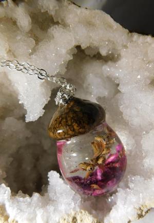 Terrarium Acorn Necklace - Floral/Ladybug